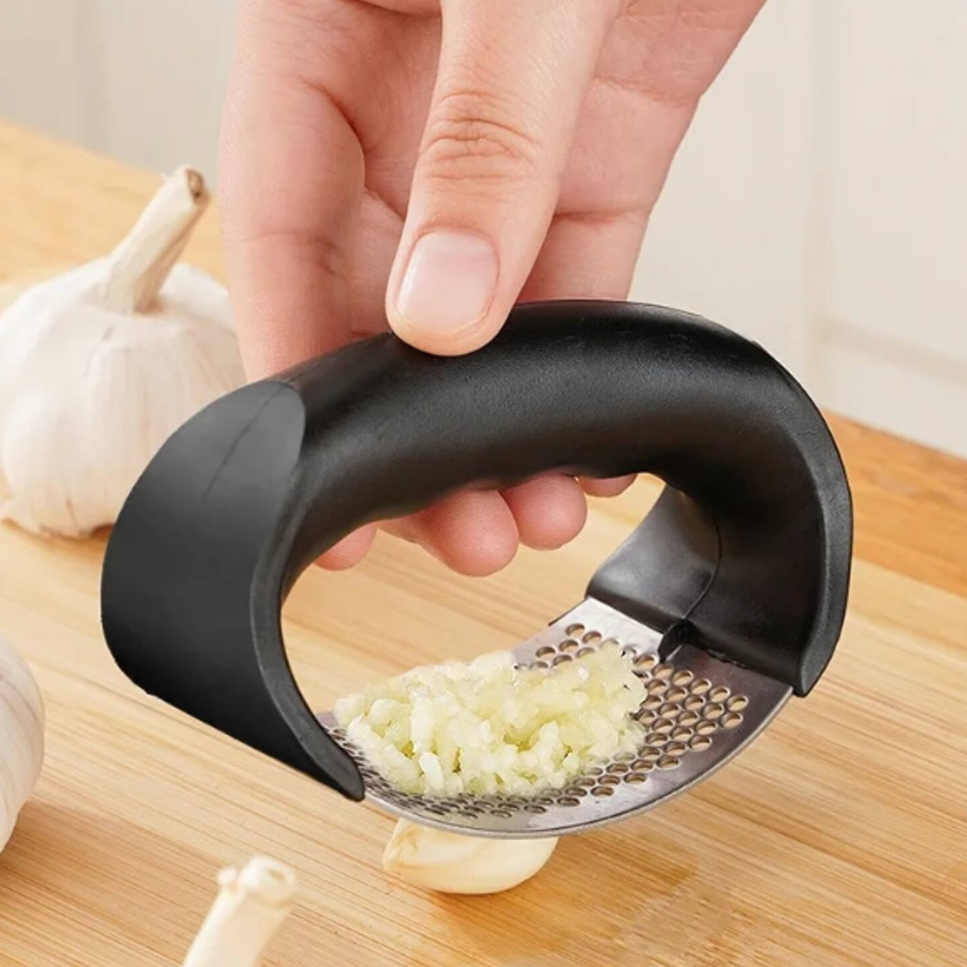 Arc-Shaped Garlic Press